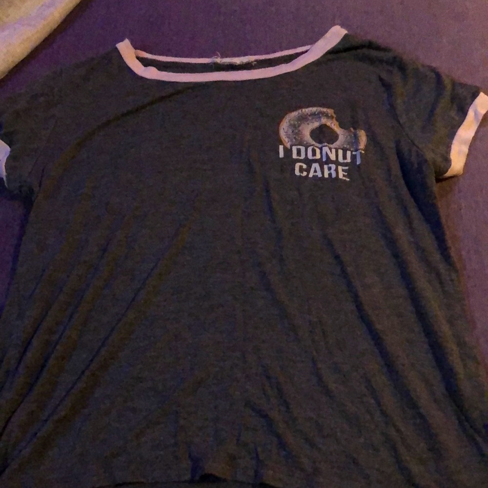 I’m selling a really cute shirt